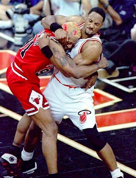 詹姆斯今日高光瞬间,詹姆斯高光时刻回顾