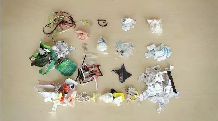 家里找不到垃圾桶,床边没有垃圾桶