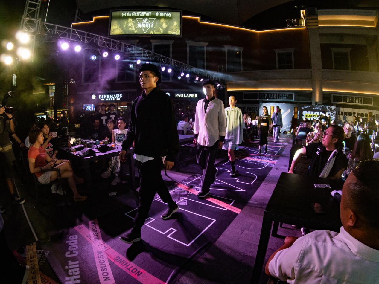 把秀场搬到室外,把秀场搬进酒吧