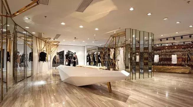 国产女装黑马，5000一件还遭疯抢！全凭这点做得好！