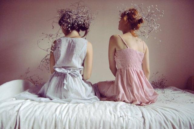 一个男生越喜欢你他就越容易追你,越喜欢你的男生越不主动追你