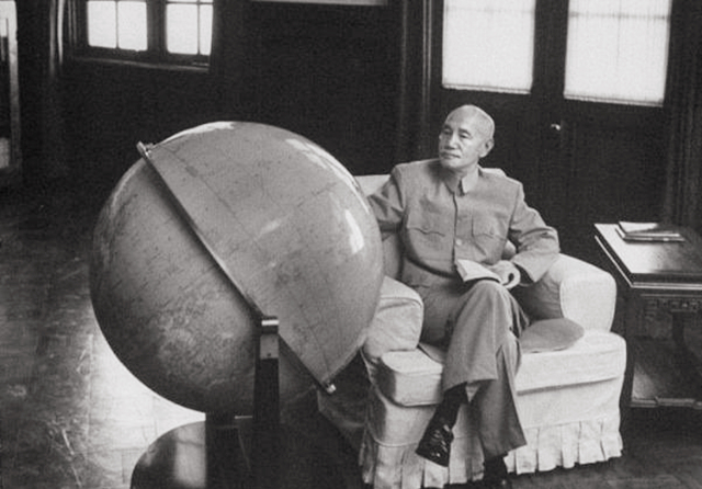 1956年，毛主席对台湾未来的精准预言，指出“只有两条出路”