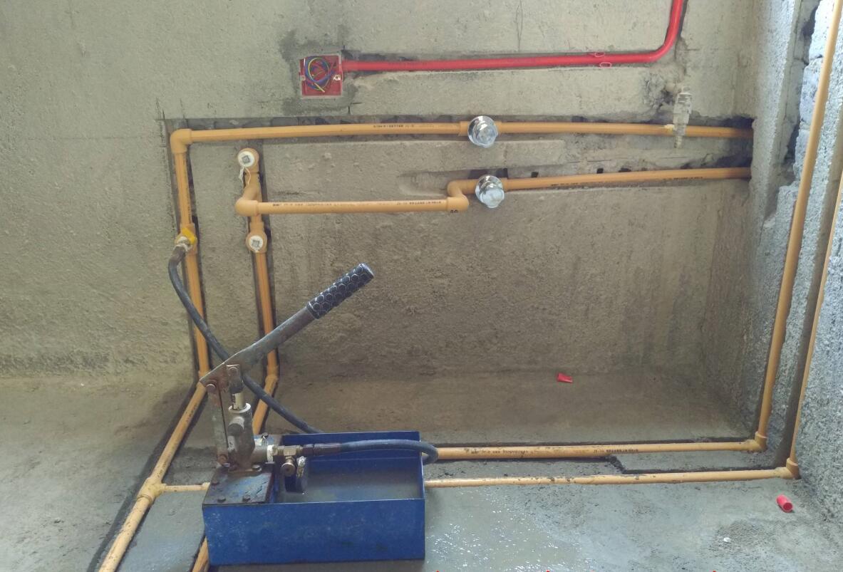 新房装修换了新水管，入住后就漏水了，老师傅：没做好这点难怪漏