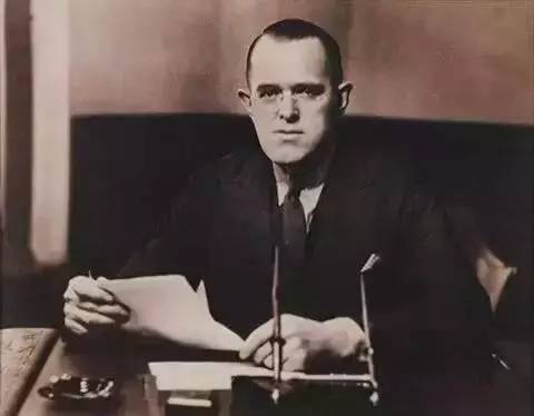 年入300万?房产中介、全职主妇都去卖保险了?友邦保险模式揭秘