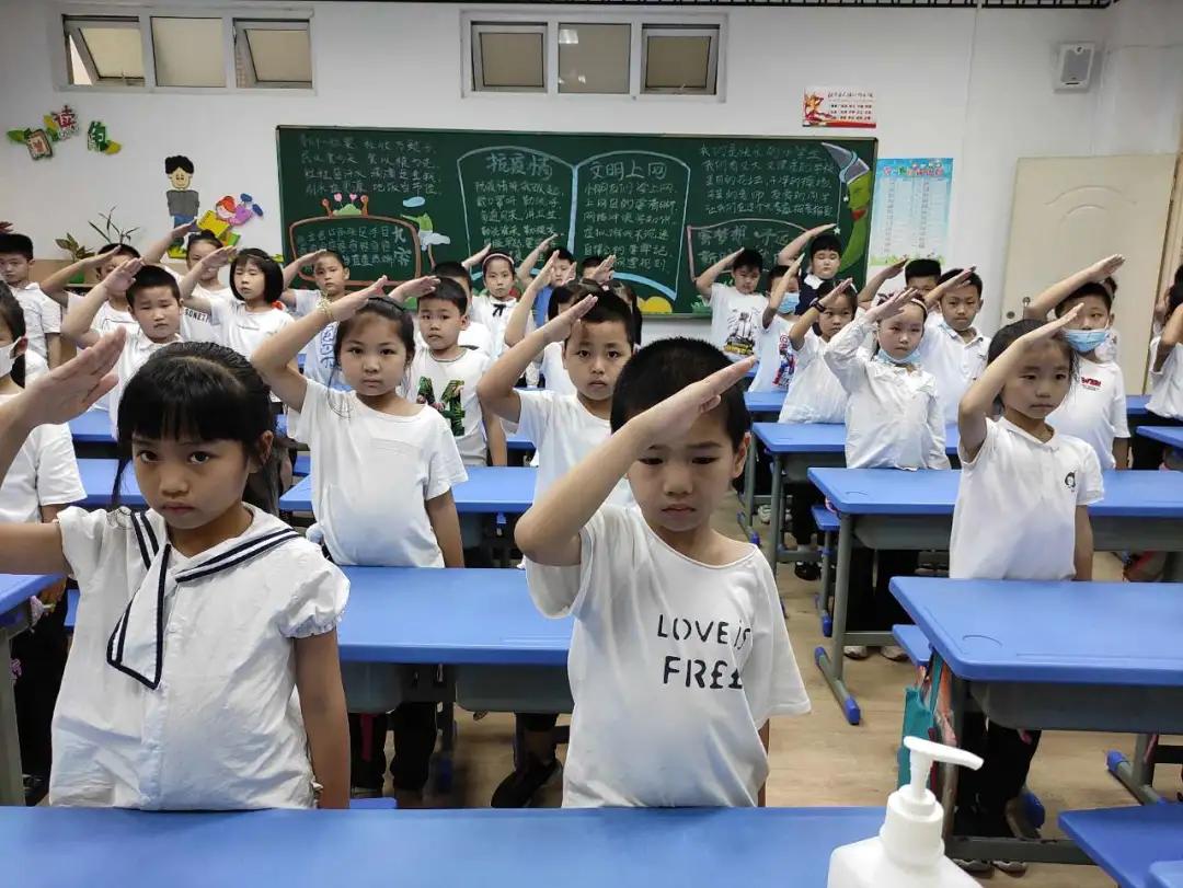 “展翅中国梦，腾飞我少年”福州市晋安区实验小学“从小学先锋，长大做先锋”少先队建队日系列活动简报