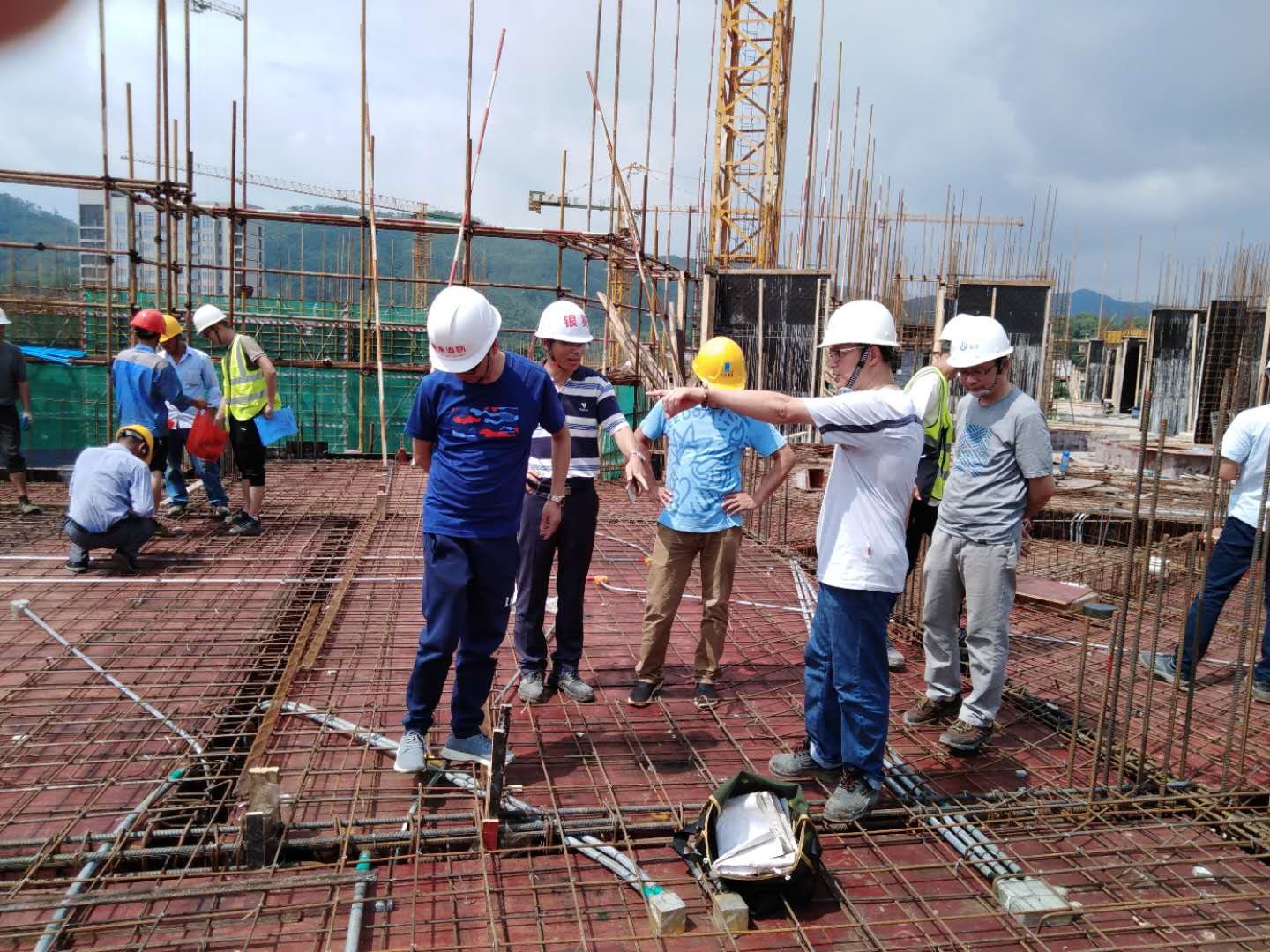 监理工资那么低为什么还有人去,为什么监理工资这么低