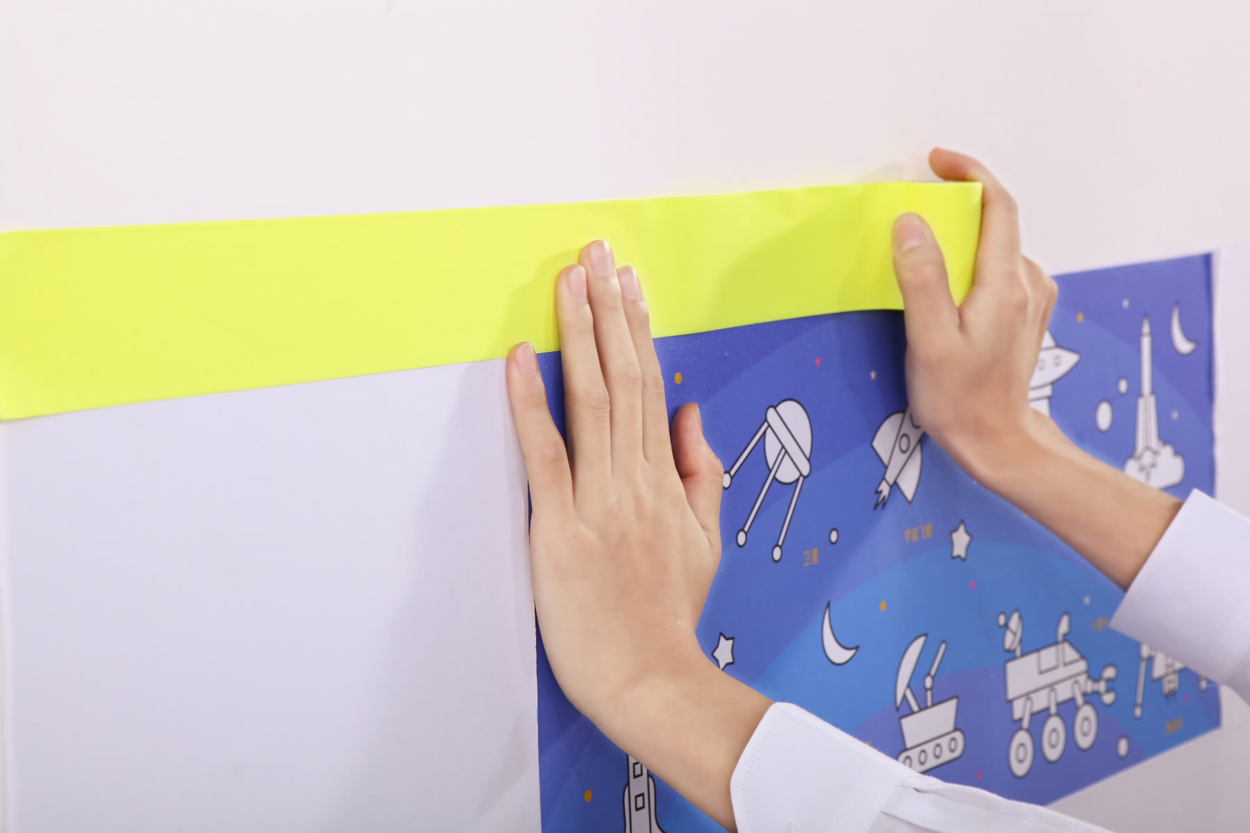 小孩用蜡笔在墙上乱涂乱画怎么办,小孩子乱涂乱画要怎么引导