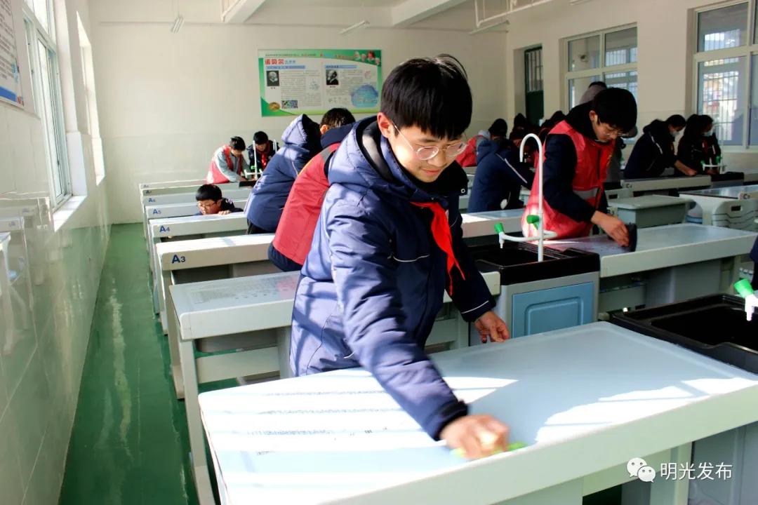 雷锋精神真实图片,雷锋精神特写镜头