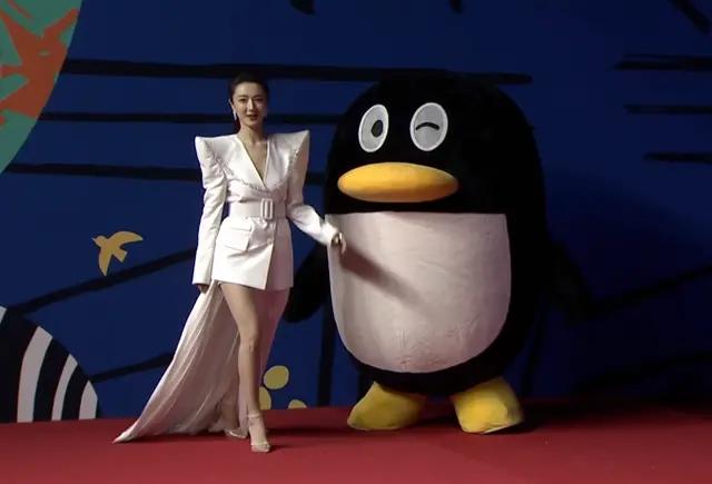 杨幂金晨李沁同框金晨最美,金晨李沁同框比美