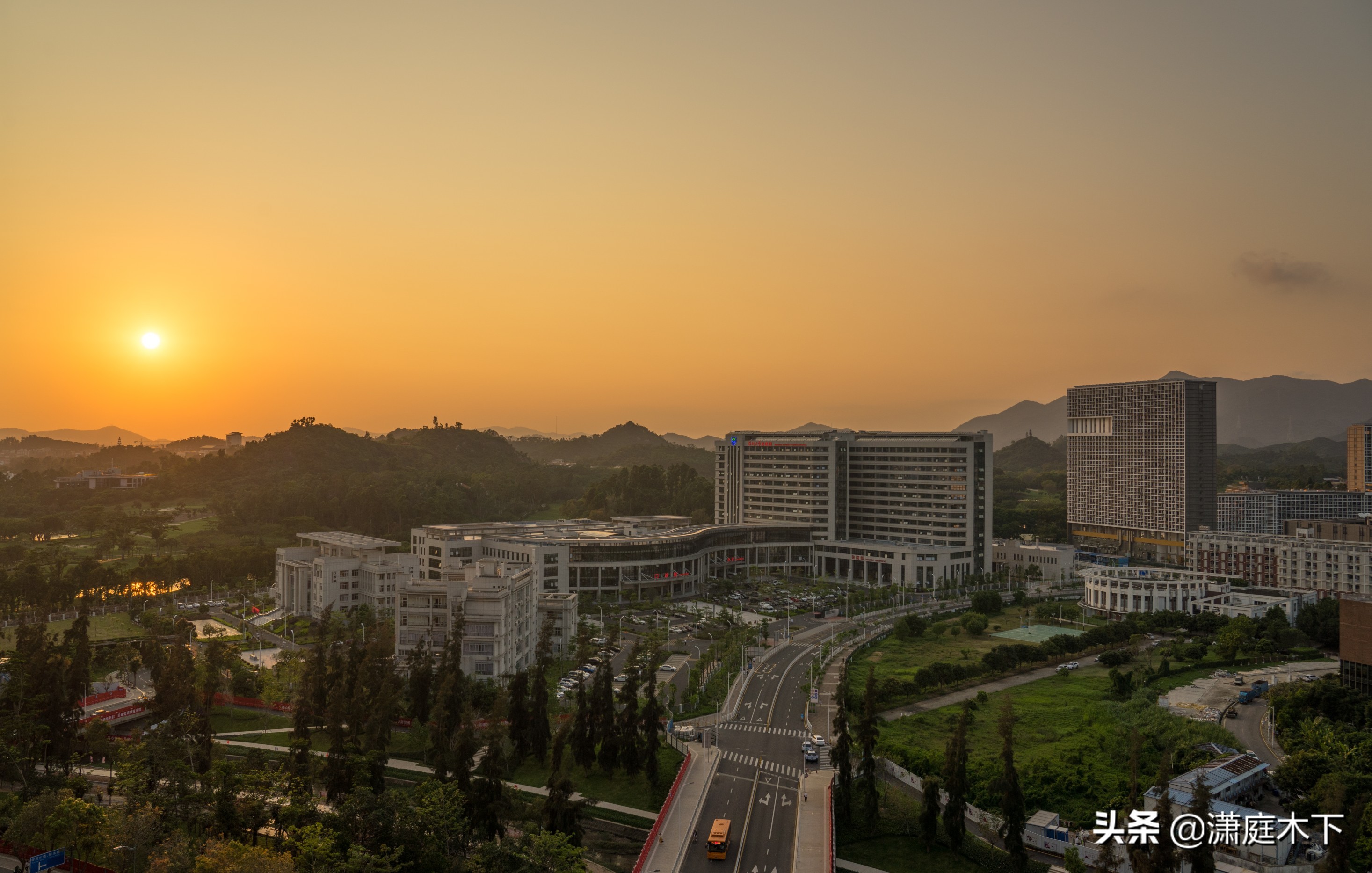 鹏城风光杂集，海与大学