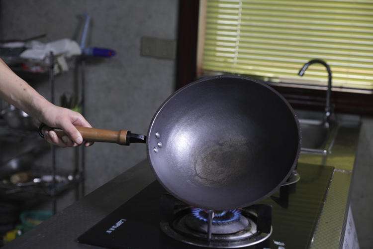 铁锅灶容易烧生锈怎么解决,灶上铁锅生锈怎么处理永不生锈