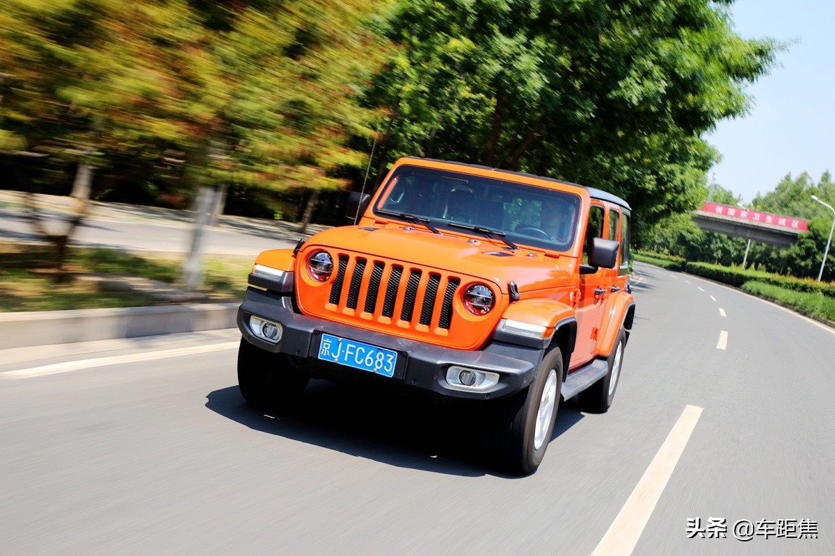 感受牧马人第一视角,牧马人沉浸式体验白色内饰