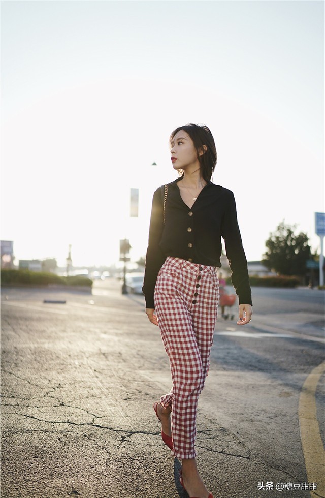 格纹元素怎么穿才更时髦,格纹经久不衰的经典潮流穿搭
