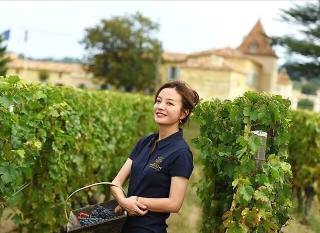 赵薇照片从1岁到41岁是多少张,赵薇深v黑色礼服照