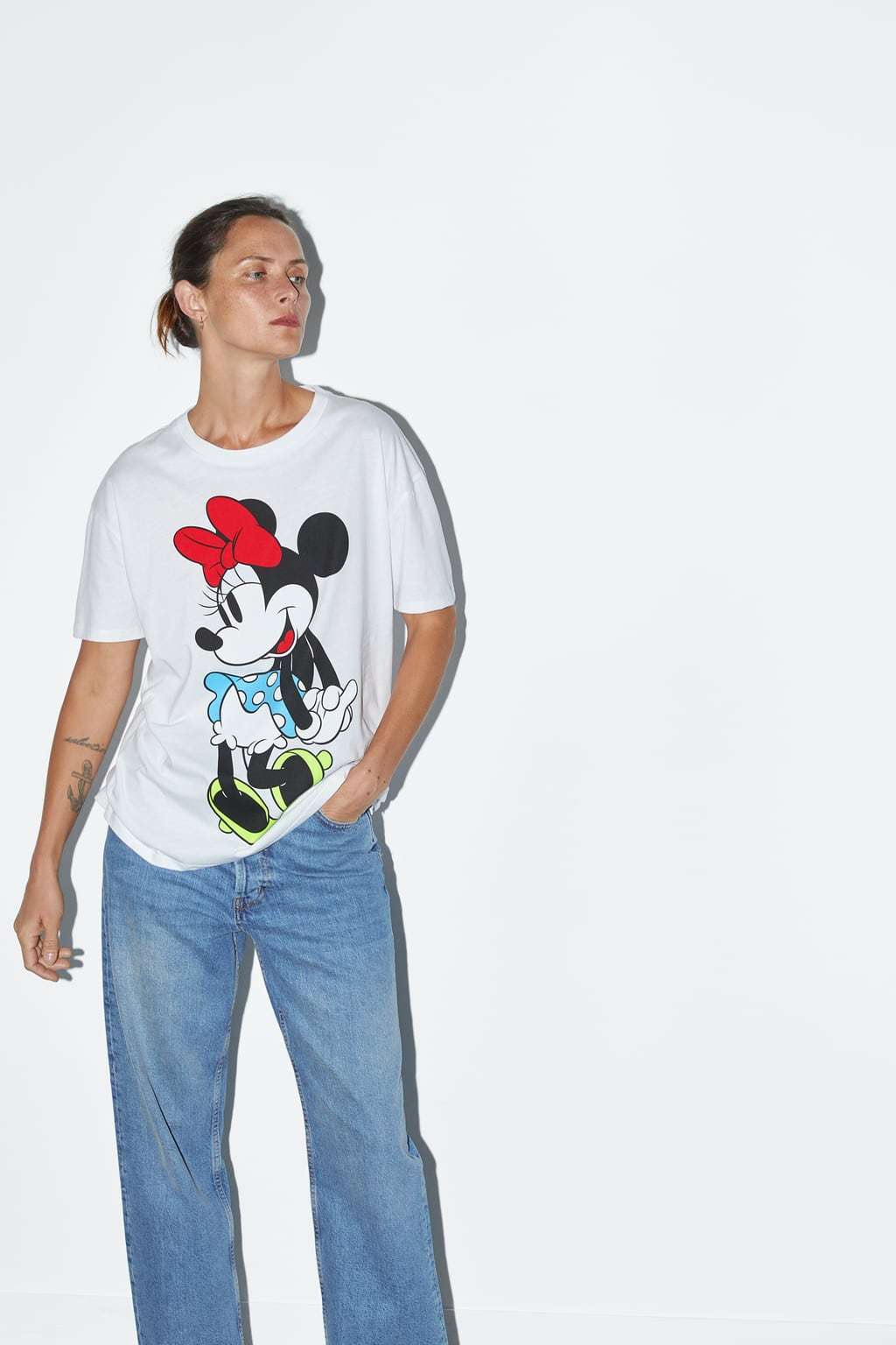 优衣库与kaws联名t恤 (优衣库kaws联名t恤图片)