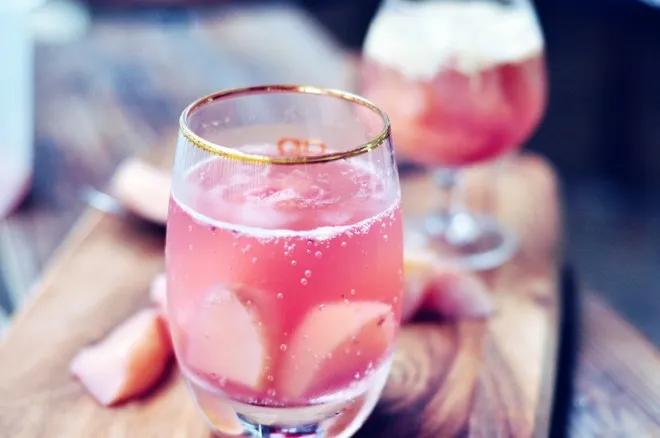 夏天冰饮果汁自制,自制饮品轻松喝一杯纯果汁