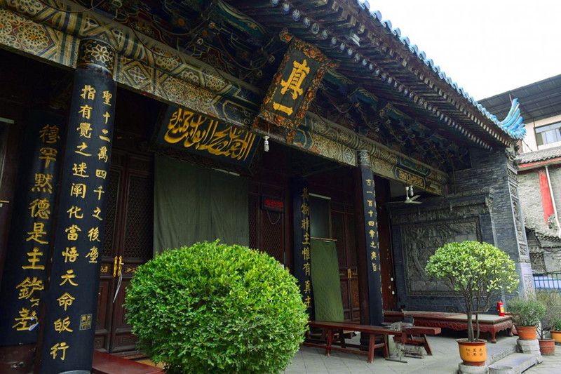 西安莲湖区20个旅游景点，3个是公园，其他17个历史底蕴丰厚