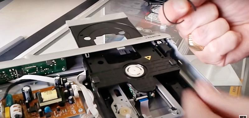 BLUESKYDV665影碟机，光盘托架不出仓维修，注意检查顺序和手法