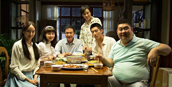 六人晚餐窦骁张若昀,六人晚餐窦骁要项链