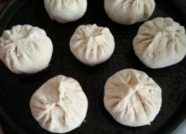 水煎包用的是淀粉水还是面粉水,水煎包用淀粉酥脆还是面粉