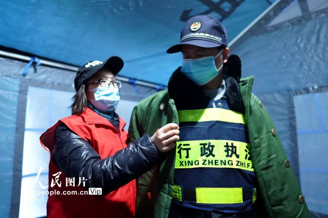 战疫中的40个瞬间,战疫二十四小时纪录片感悟