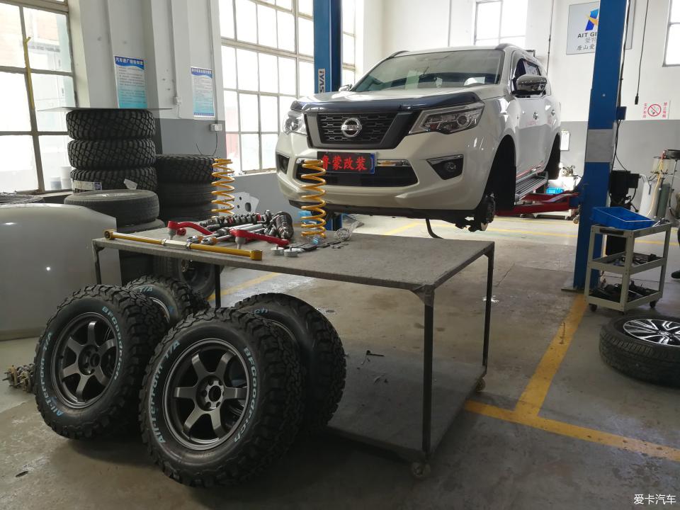 途达2021款2.5t柴油版越野视频,2021款途达四驱七座越野视频