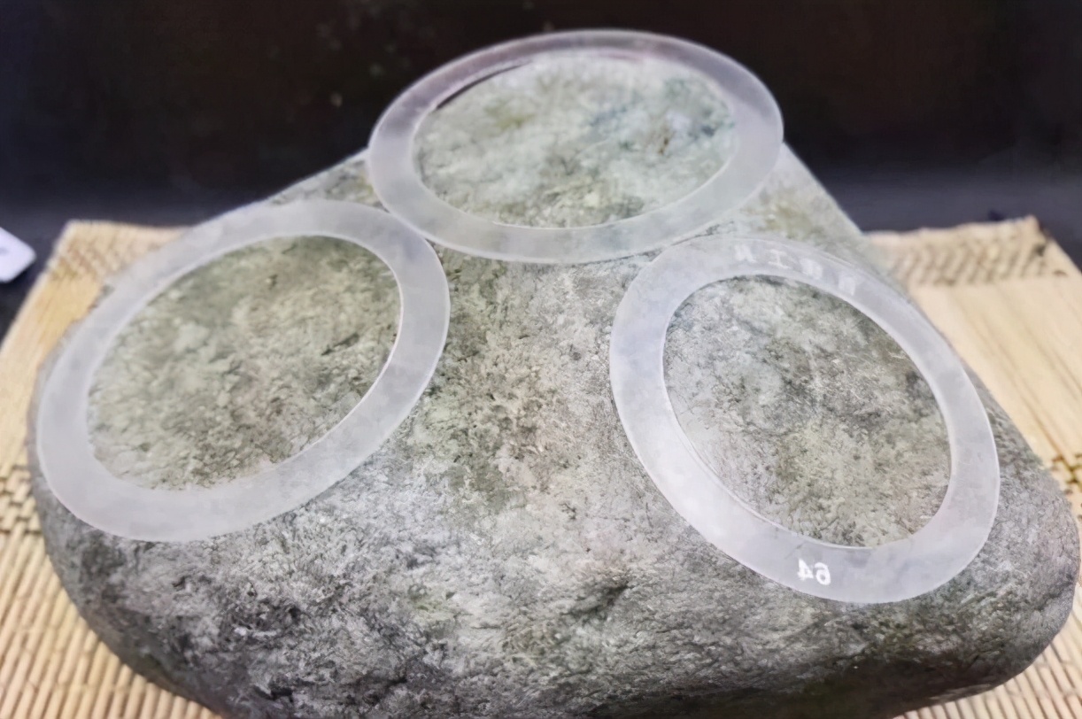 南齐场口原石皮壳特征,缅甸南齐场口翡翠原石特征