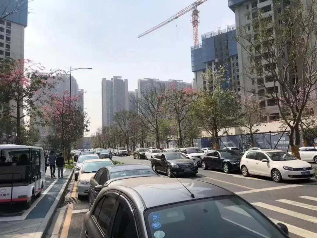 楼市火爆场面,房地产火爆活动现场