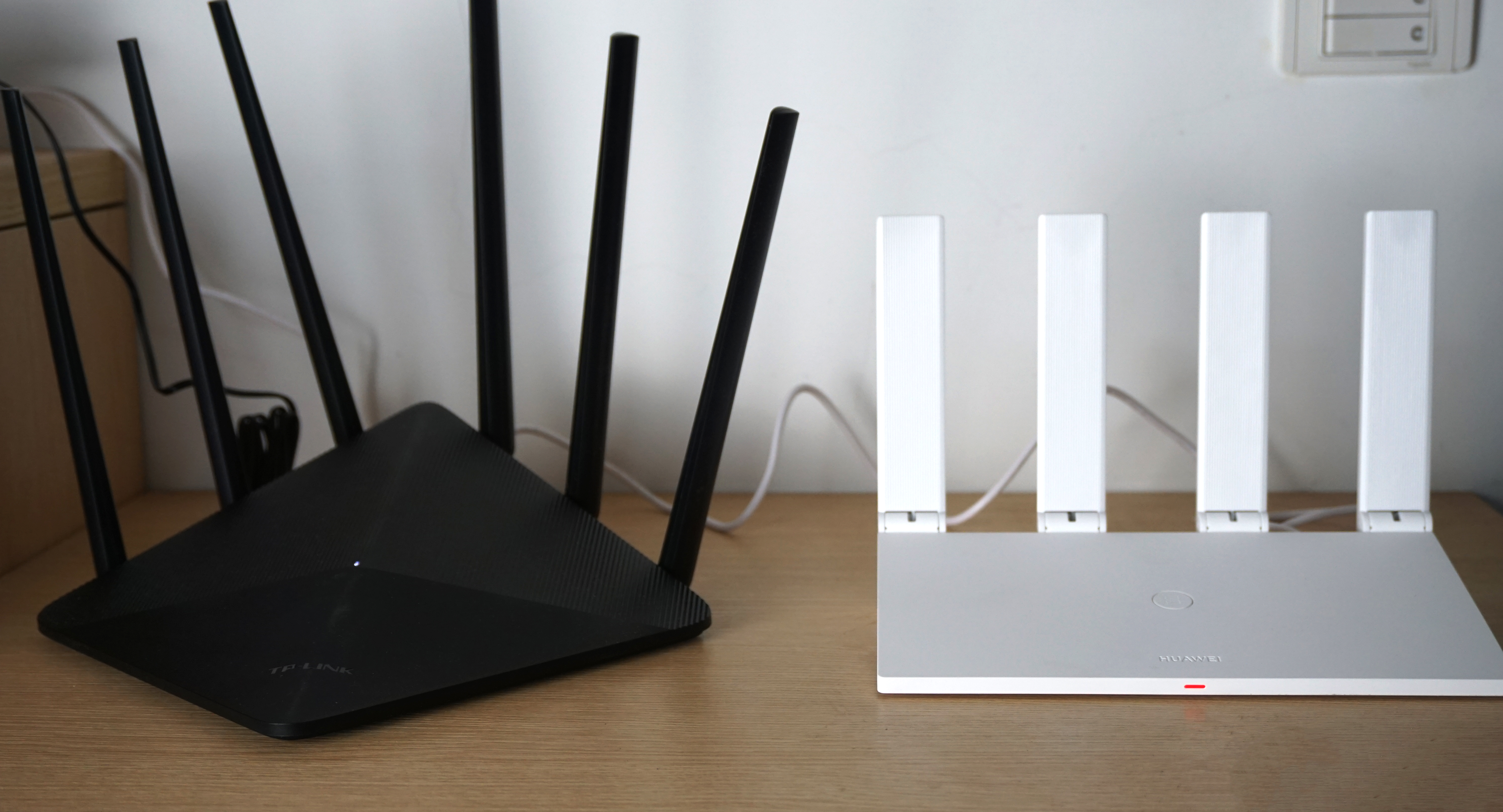 小伙子买了台华为路由器，原来华为路由器也这么强？