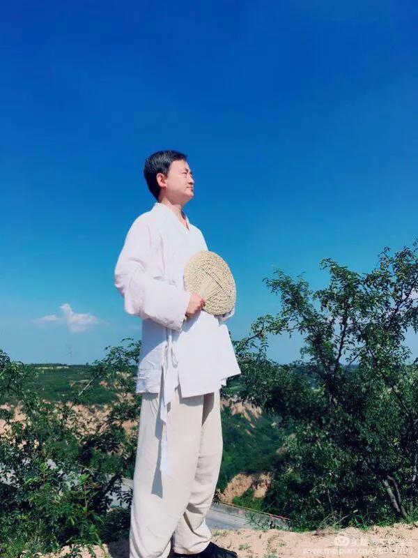 李醉：清到十分寒满地始知明月是前身