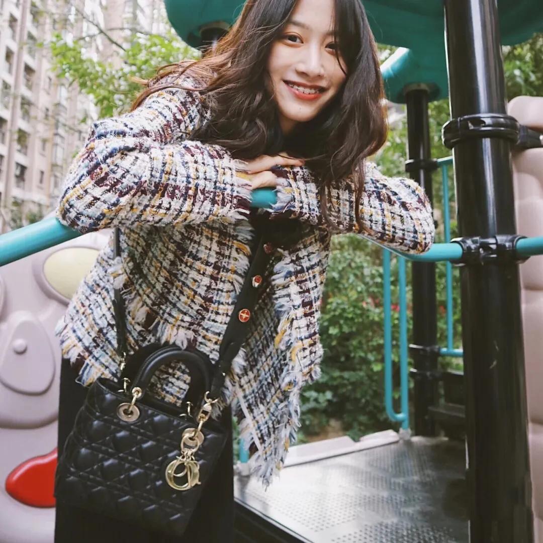 秋冬都适用的包包推荐,包包秋冬适合咖啡色还是卡其色