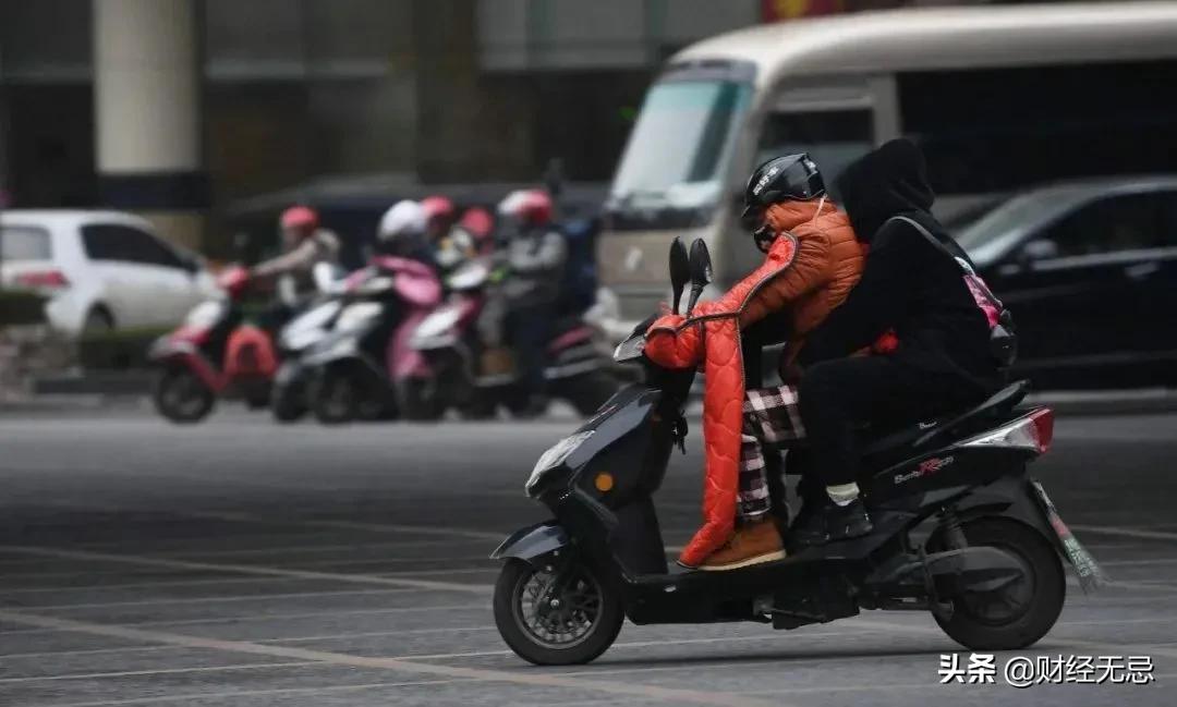 炒口罩没炒到，现在开始炒头盔？原来是同一批人