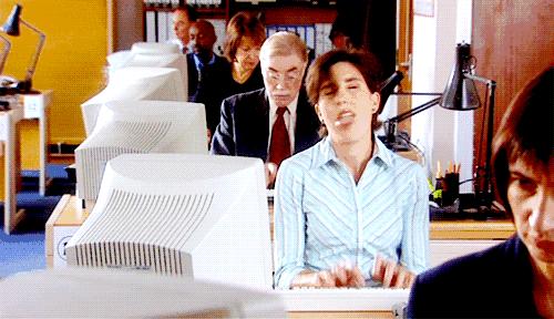 罗技键盘780和罗技k750,罗技k750无线键盘有电池的吗