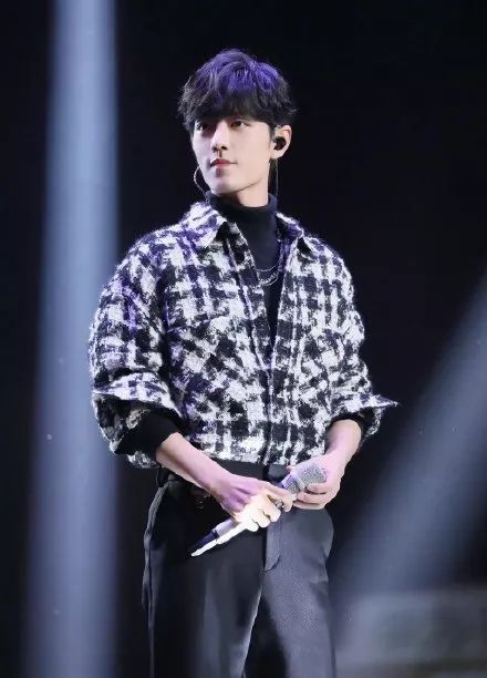 永不淘汰的格纹元素,格纹重塑经典复古摩登风强烈来袭