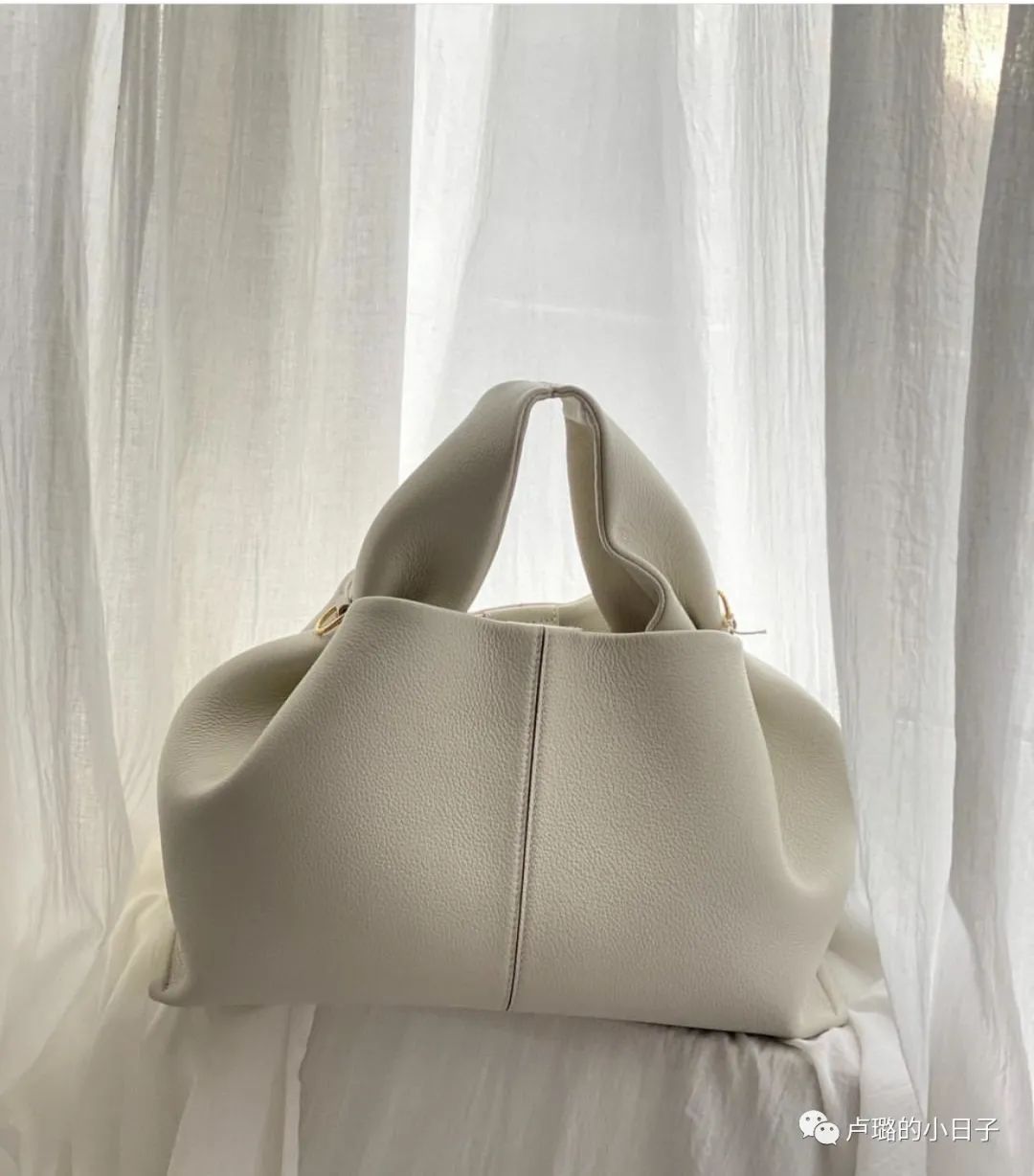 要说高级感的包，标配一定是白色包