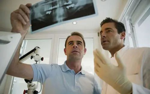 牙齿有裂纹出现是因为什么原因,牙齿有细微裂纹是什么原因