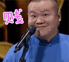 坐在观众席上看球赛篮球绝杀,坐在场边投篮