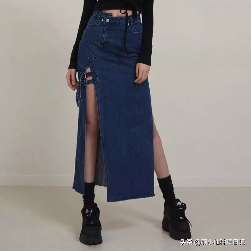 柳岩露出香肩,柳岩露锁骨