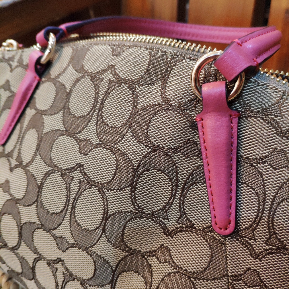 蔻驰包包经典入门款,蔻驰经典款马鞍包