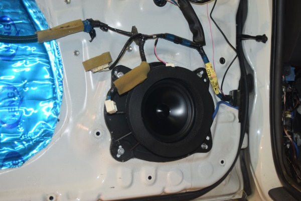 容桂尚韵—丰田霸道改装魔立方DSP6声音甜美清脆