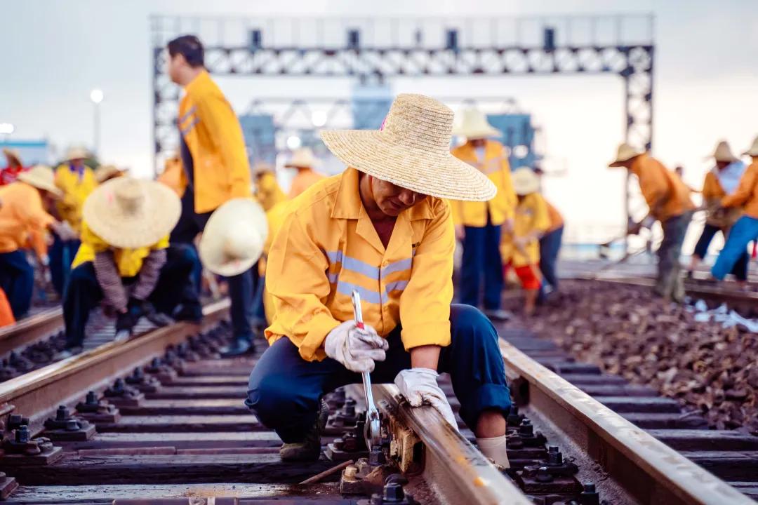 铁轨的施工和养护,地铁钢轨养护