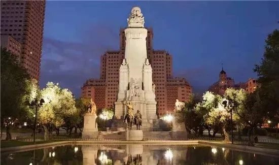 行走的老钱：私奔去浪漫的“两牙”