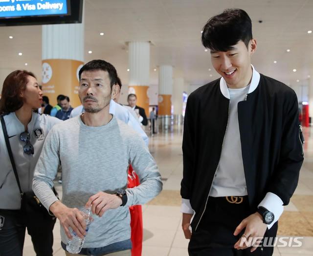 孙兴慜父亲谈韩国足球和日本,孙兴慜爸爸踢球的时候