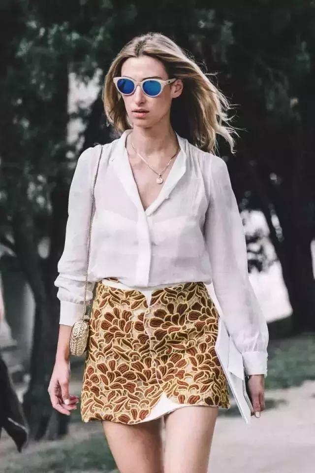 夏天透的衣服里面穿什么内搭,什么样的衣服夏天穿最有质感