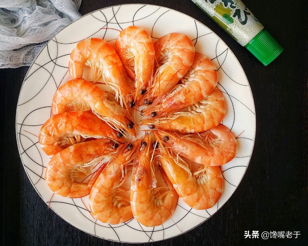 鲜虾挑虾线的简单正确方法,鲜虾怎么去虾线最简单的方法