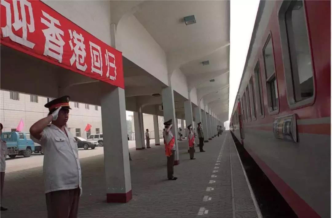 70张照片合集视频,70年衣食住行对比图