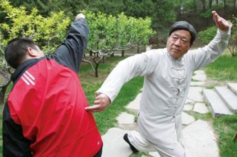 学葵花点穴手能防身吗,防身术点穴防身100招