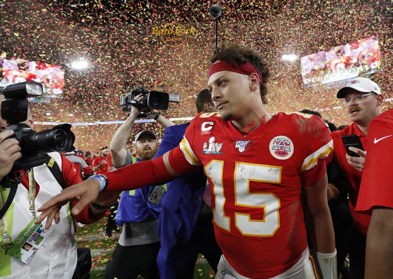 超级碗反对种族歧视,超级碗致敬詹姆斯嘘声