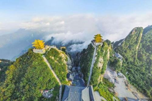 朝发夕至列车发车,长沙至丽江的飞机