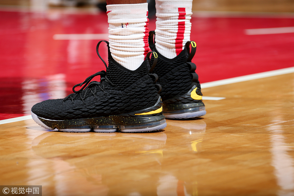 NBA今日球鞋精选：上脚两双联名款！火箭赢了，“鞋王”嗨了